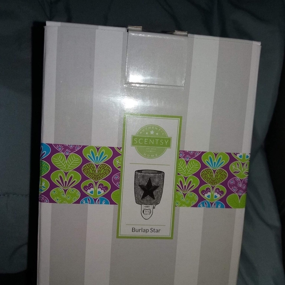 Scentsy Burlap Star Mini Warmer. BNIB - Picture 2 of 2